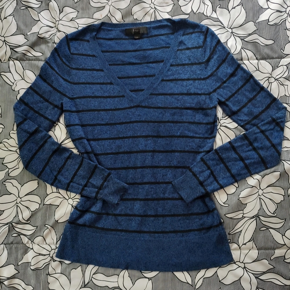 Mossimo v-neck sweater. Marled Blue and black stripe. New. Size Small petite. - Picture 7 of 7